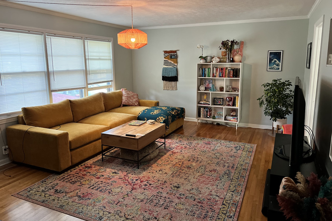 Entry/Living Room (will not come furnished) - Corner lot, huge yard! 3 bed/2 bath house for sublease