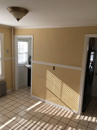Kitchen Area - Sunny & Charming 2-Bedroom Apartment – Tufts Area, Medford