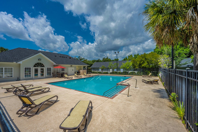 Community Pool - Melrose Park, Corner Unit