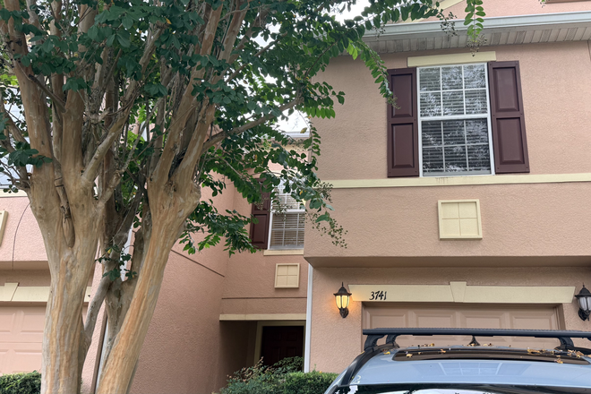 Garage - 3741 Collingwood Lane Oviedo, FL 32765 | CLOSE TO UCF | GATED TOWNHOME | 3 BEDROOMS | 2.5 BATHROOM