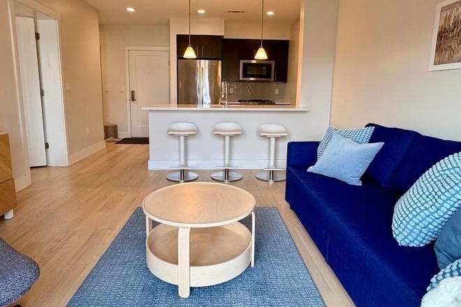 1 - Classic apartment in Huron Village available asap
