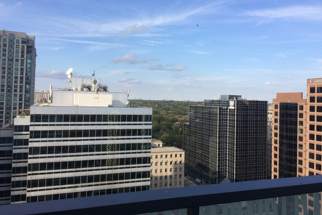 view - Luxury condo unit with two full-size beds located in Bloor area only 6 minutes walking distance