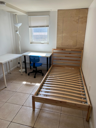 room 1 - 650$ RENT | 3BD/1BA/Kitchen basement level unit for SPRING 2026