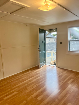 Studio - Charming Studio duplex in a quiet neighborhood. Walk to Campus and downtown.