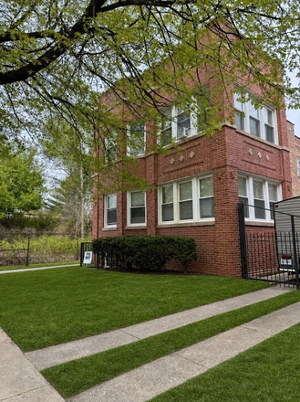 Front of building - 829 Simpson St - Rooms or Groups Sept '26 2 x 5 Bed Units & 1 x 4 Bed Unit Available