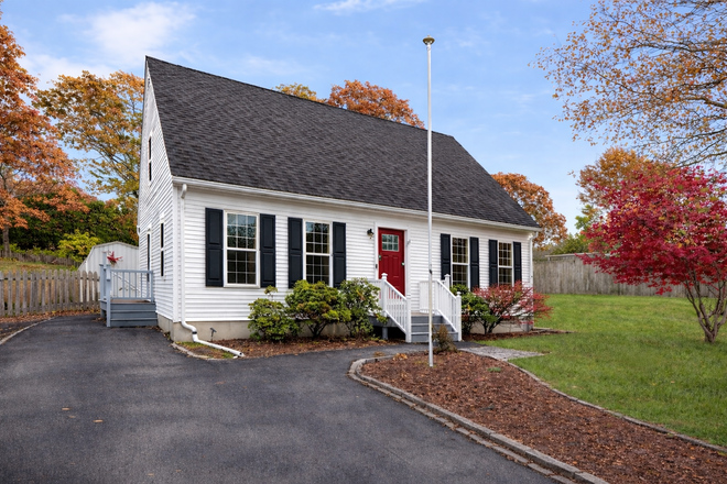 Front - Newly Renovated 5 BR/3BA Near URI - Brand New Furniture