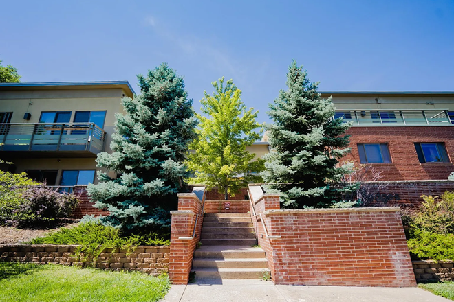 Outside - The Ledges Apartments