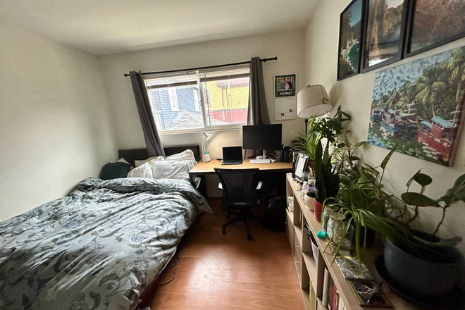 bedroom - Well-lit room in 3bed/2bath