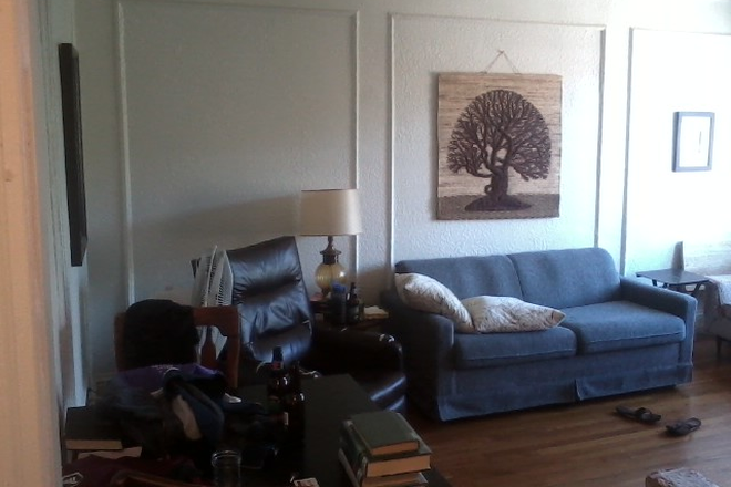 hubrealtyproperties.com - Spacious studio with extra dining area, on Shuttle bus in Brighton Apartments