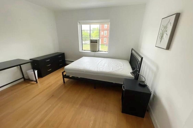 Private bedroom - Super close to campus, all female identifying apartment!!