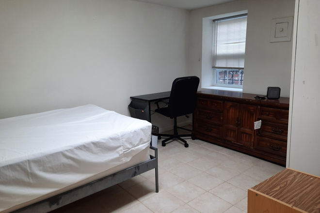 Available Bedroom 1 (Front) - $1015 - 6 BR, 4 BA, duplex flat - Rooms available for summer sublet or lease Townhome