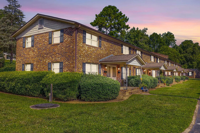 Outside - 612 Hillsborough Townhomes