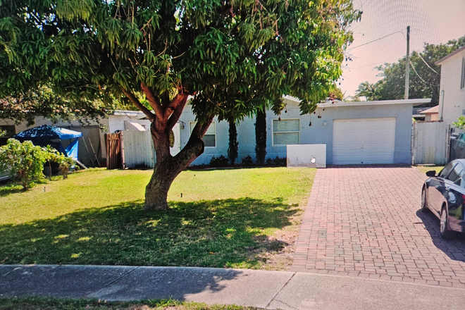 Front view - Updated single family home in East Boca
