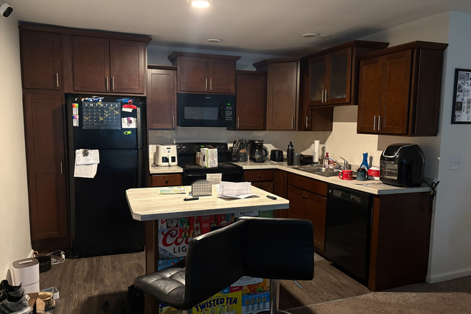 Kitchen - 2 Bed 1 Bath apartment in North Pointe