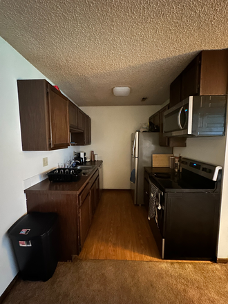 Kitchen - Pheasant Run Apartments