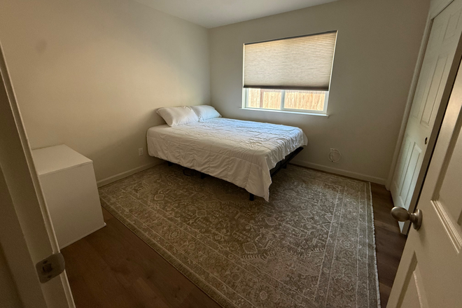 Bedroom option 2 - Private Room House