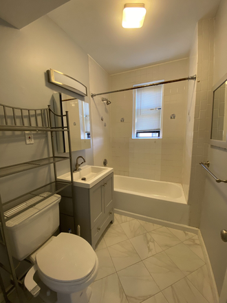 Bathroom - Comm ave 1 Bed Split Kenmore Sq Condo