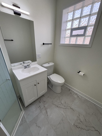 Your bathroom - Evanston 3b2b apartment