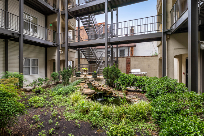 Community courtyard - Penthouse Condo in the Heart of Fells Point!