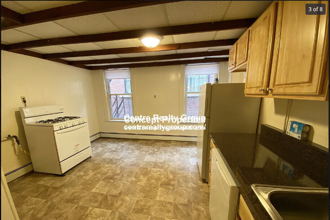 - - Close to Campus!! No Broker Fee! 2 Room Studio w/ Laundry in Building Avail. 9/1/26!! Apartments