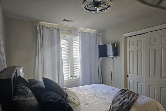 Master bedroom - An Urban Location that's Move-in Ready! Close to Metro! Washer/Dryer in unit!