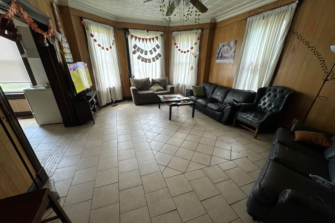 Living Room - Unfurnished Room for Rent on Berwyn Rd | Immediate Move-In House