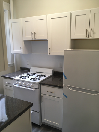 hubrealtyproperties.com - Generous sized studio, walking distance to top universities, don't wait Apartments