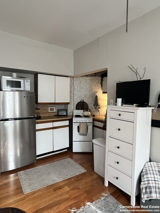 Kitchen - Burbank St Studio Fenway Seconds to Campus Apartments