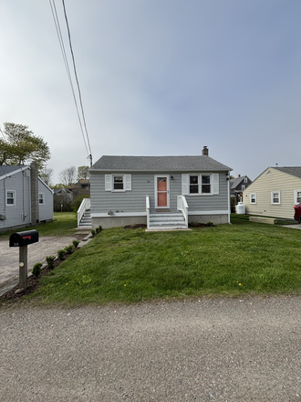 Front of Cottage - Matunuck Beach Cottage Apartments