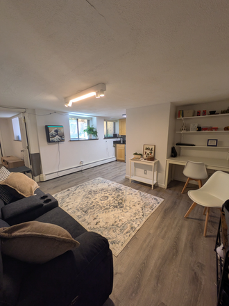 Entry - Lovely 1 bed on Lanark, steps to the T in a quiet building!