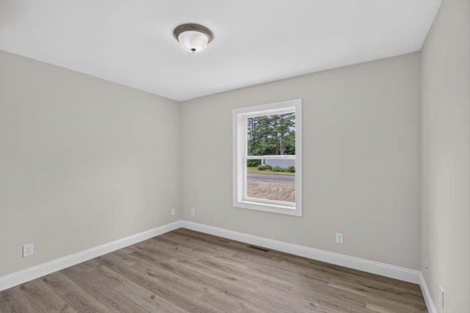 Bathroom - Brand new 4/5 bedroom house with 2 full bathrooms