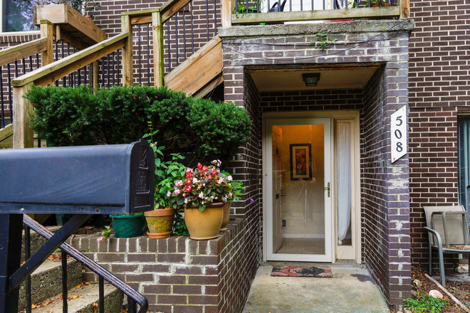 Front - Just $500/bdrm! Available for fall semester! 3 Bed/2 Bath Townhouse. On Bus Route to Campus.