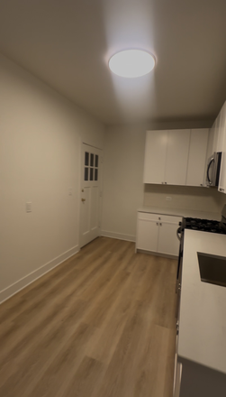 Kitchen - Fall 2026 Sublet: $1350 Private Bedroom Located in Downtown Evanston (Negotiable)
