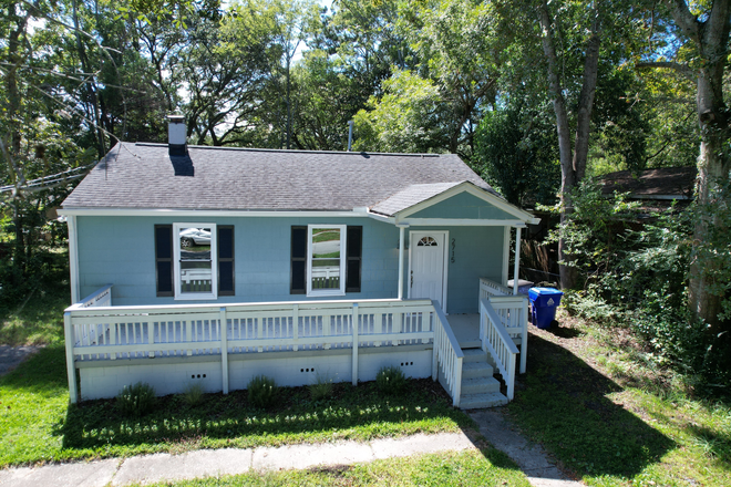 Welcome home! - Cute, FURNISHED 3BR house remodeled in 2025! Flexible lease. Free internet! 10 min to downtown