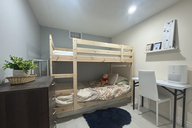 Private Bedroom - (FOR FEMALE) Private room for rent in a shared townhouse at Wingarden Court
