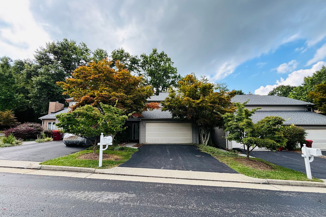 - 2 Bedroom, 2.5 Bath Townhouse