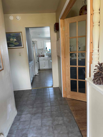 Entry hallway - 31 College Drive Rental-Walk to lot 40 in five minutes