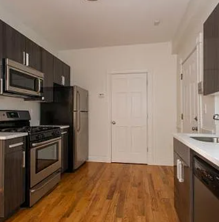 Call NOW for showings! 617-236-8600 - SALEM ST - LRG MDERN 2BR/1BA IN NORTH END AVAIL *9/1/2026* W/ LNDRY IN BLDNG, SS APPS, LRG BDRMS, DW