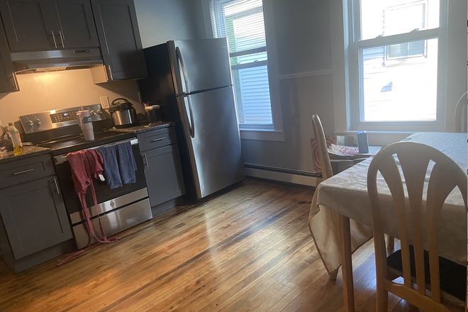 Kitchen - 160 Pleasant St Private room Apartments