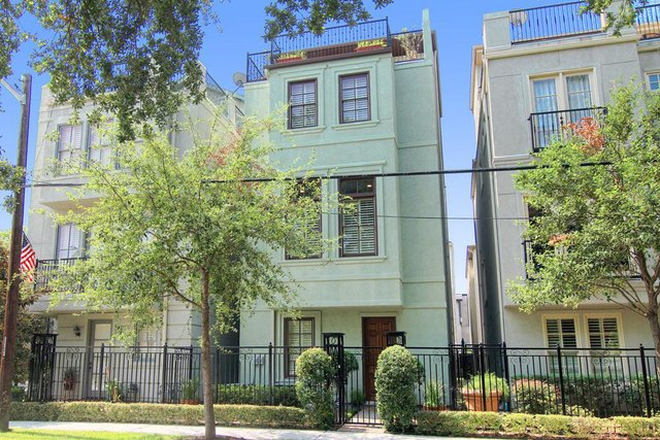 Outside street view. - 1 Bedroom/1 Bathroom available in Museum District Townhouse!