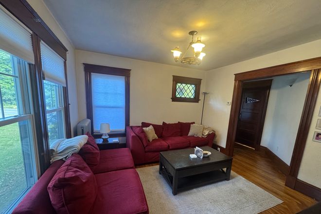 Living Room - Spring 2027 Sublease, Close to campus, Furnished