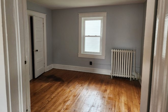 Middle bedroom - Two family...four square house