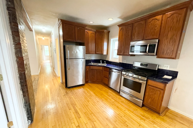 kitchen - Amazing 4 bed 1.5 bath!
