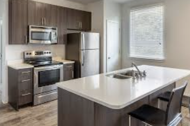 kitchen - walkable to campus