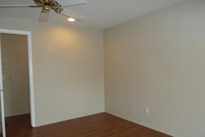 Bedroom - Private Rooms – Clean | Safe | Student-friendly | All Bills Paid House