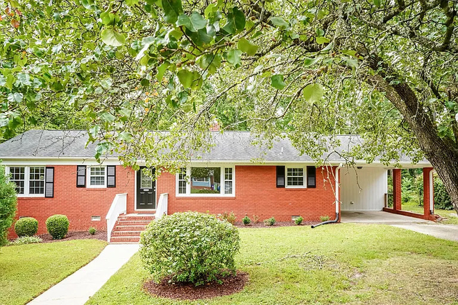 Front - Student-Friendly Female-Only Sublets – 2 Rooms Available in 3-Bedroom House Near NC State