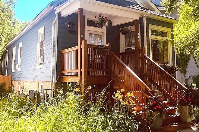 Outside Street View - Fall Sublet for Room in House on Hamlin St