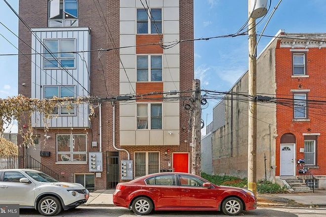 Building front - 5-Bed 4-Bath Apartment Available for the 2026-2027 School Year