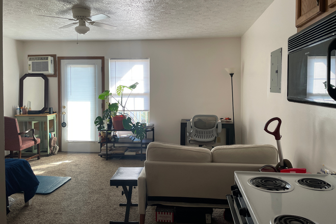 studio - Studio on the edge of campus Apartments