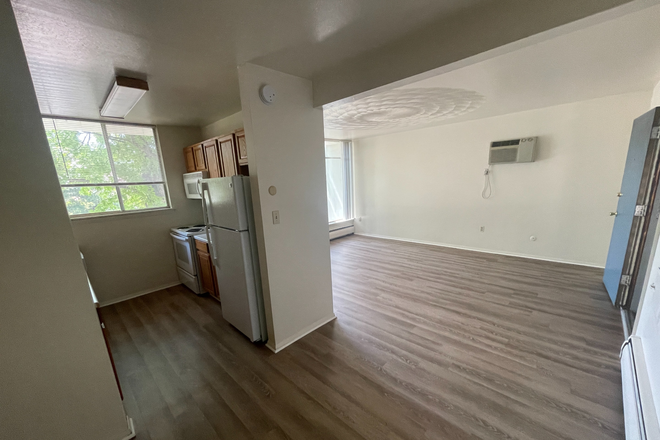 3 - AVAILABLE 8/5: 2655 Mapleton Ave. #201 Apartments